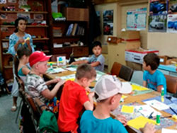 Работа с пришкольными лагерями: развлекательная программа «Сто к одному», творческие мастерские «Хобби для всех» 