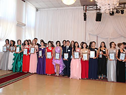 Торжественная церемония награждения учащихся, обладателей почетного знака «Алтын белгі»